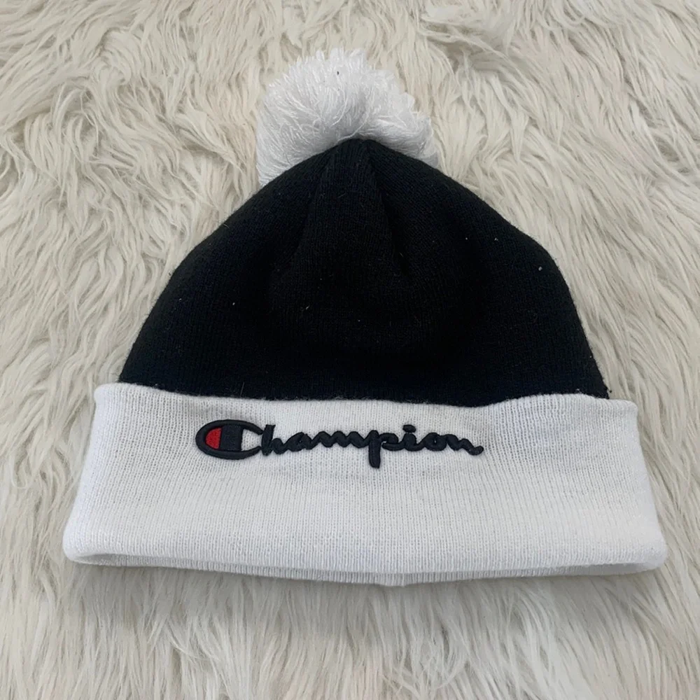 Champion Script Beanie with Pom. OS‎